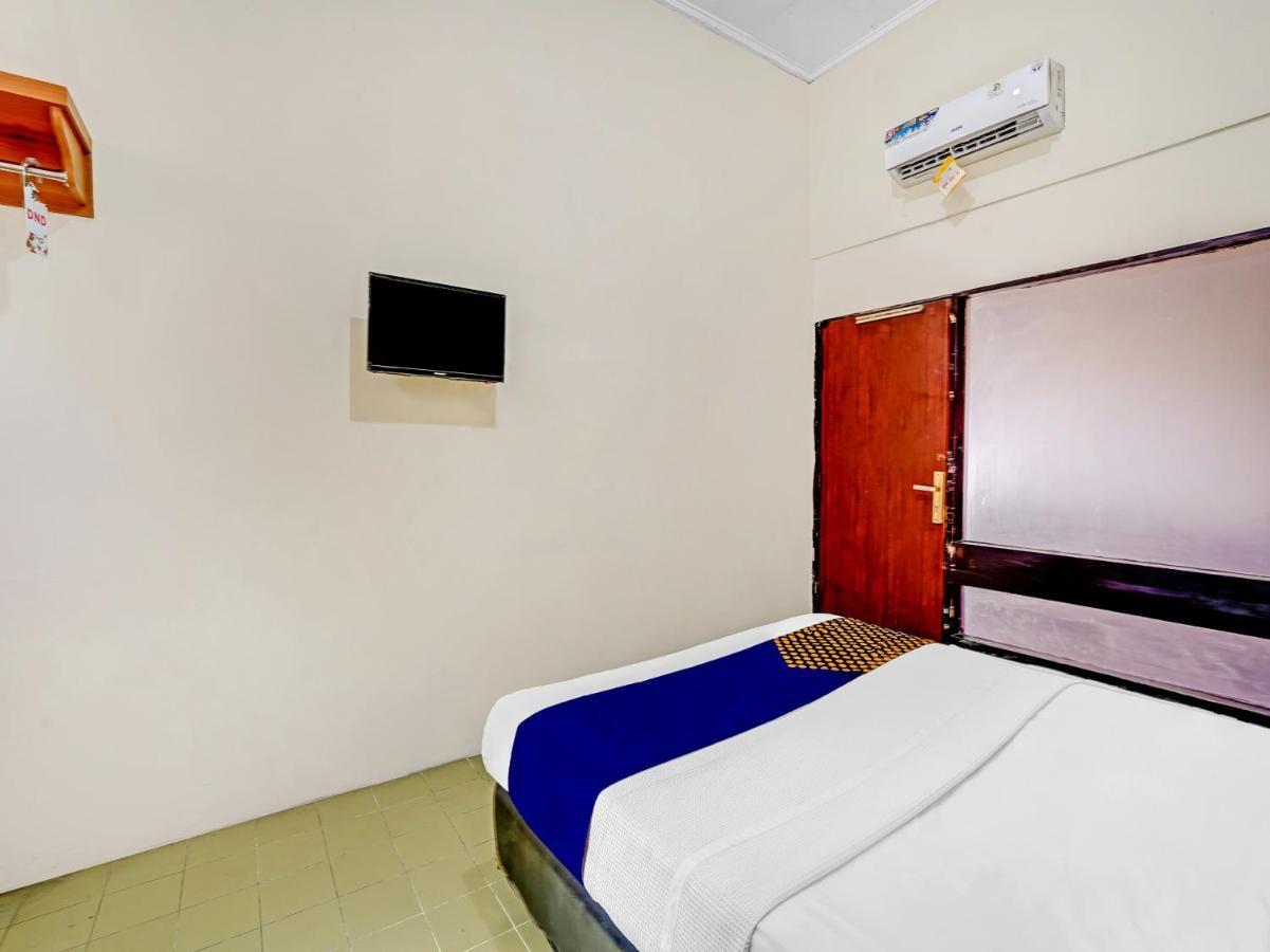 Spot On 90098 Anak Mama Guesthouse Sidoarjo Exterior foto