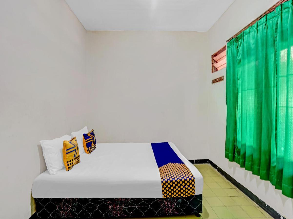 Spot On 90098 Anak Mama Guesthouse Sidoarjo Exterior foto